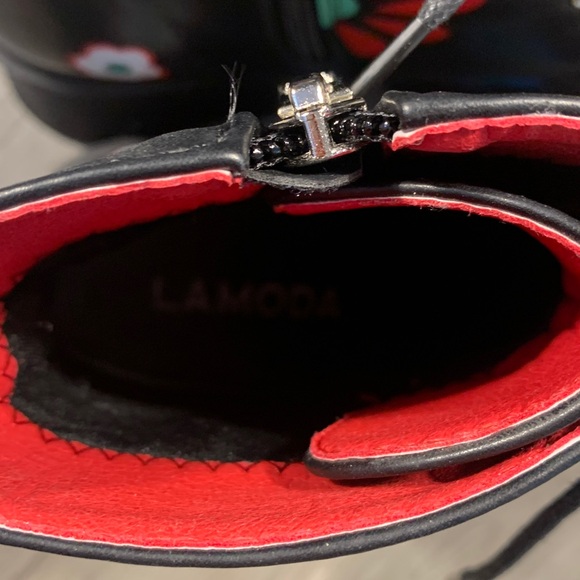 Dolls Kill LAMODA Black Free Spirit Platform Lug Flower Ankle Boots size 6 - Picture 5 of 14